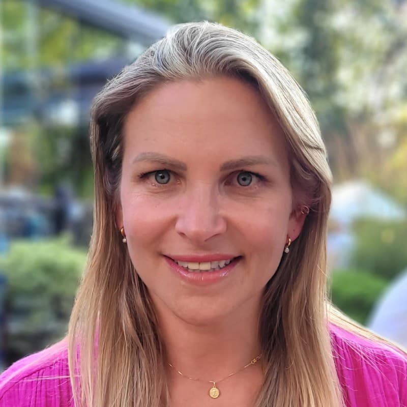 Tamara Santiago โ Marketing Strategist & AI Consultant